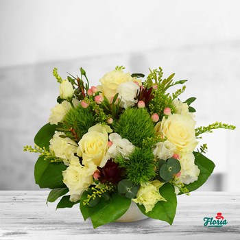 Aranjament floral - Nori de trandafiri