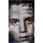 Baiatul cu pijamale in dungi