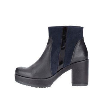 Botine negre OJJU cu detalii piele intoarsa bleumarin